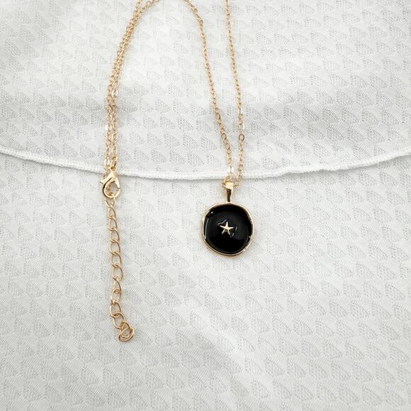 Star Gold-Colored Coin Necklace, Round Pendant, Chain Minimalist Jewelry - Picture 4 of 4